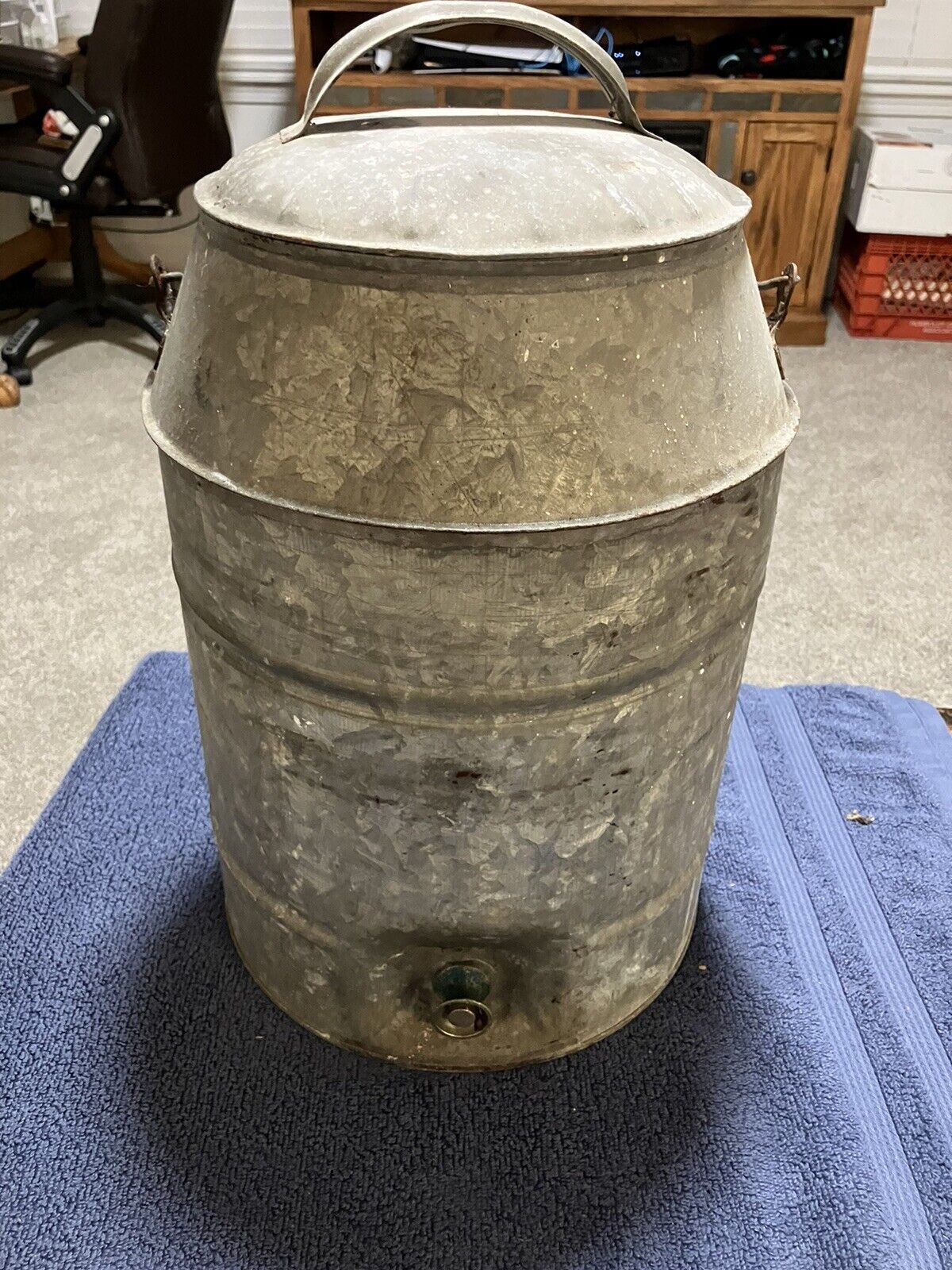 ANTIQUE VINTAGE METAL  CAN-PAIL CONTAINER WITH LID AND HANDLE. DISPENSER-RARE