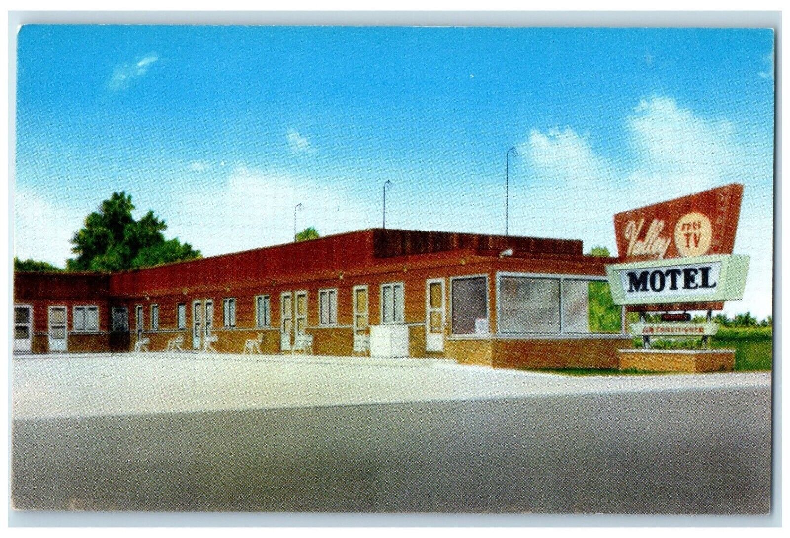 c1950\'s Valley Motel Roadside Pinconning Michigan MI Unposted Vintage Postcard