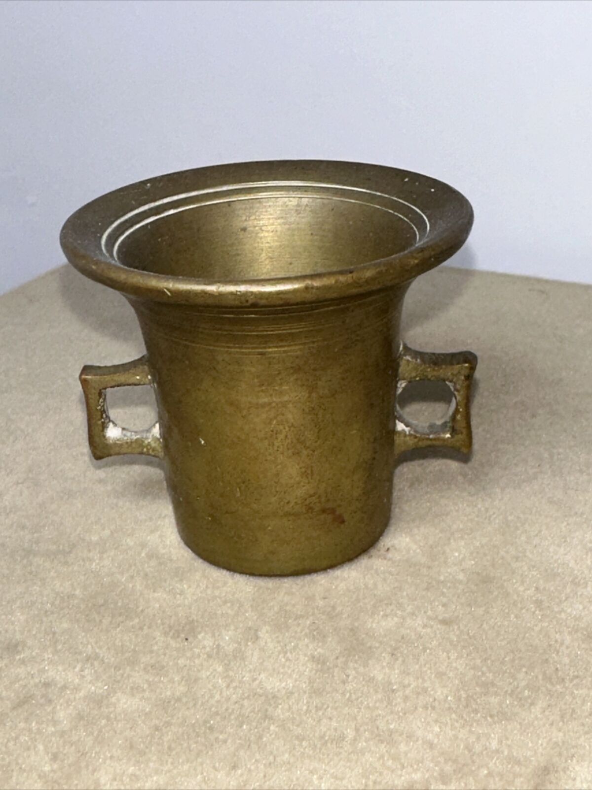 VINTAGE MINI SOLID BRASS MOTAR WITH HANDLES