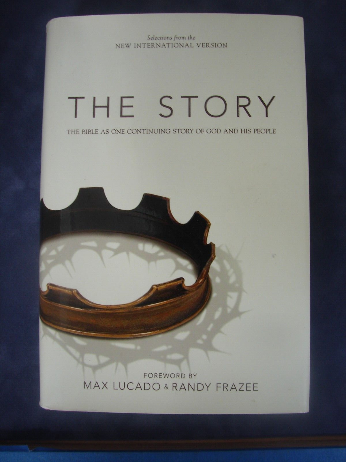 The Story by Max Lucado & Randy Frazee  2011  with DC.  Great condition,  H166