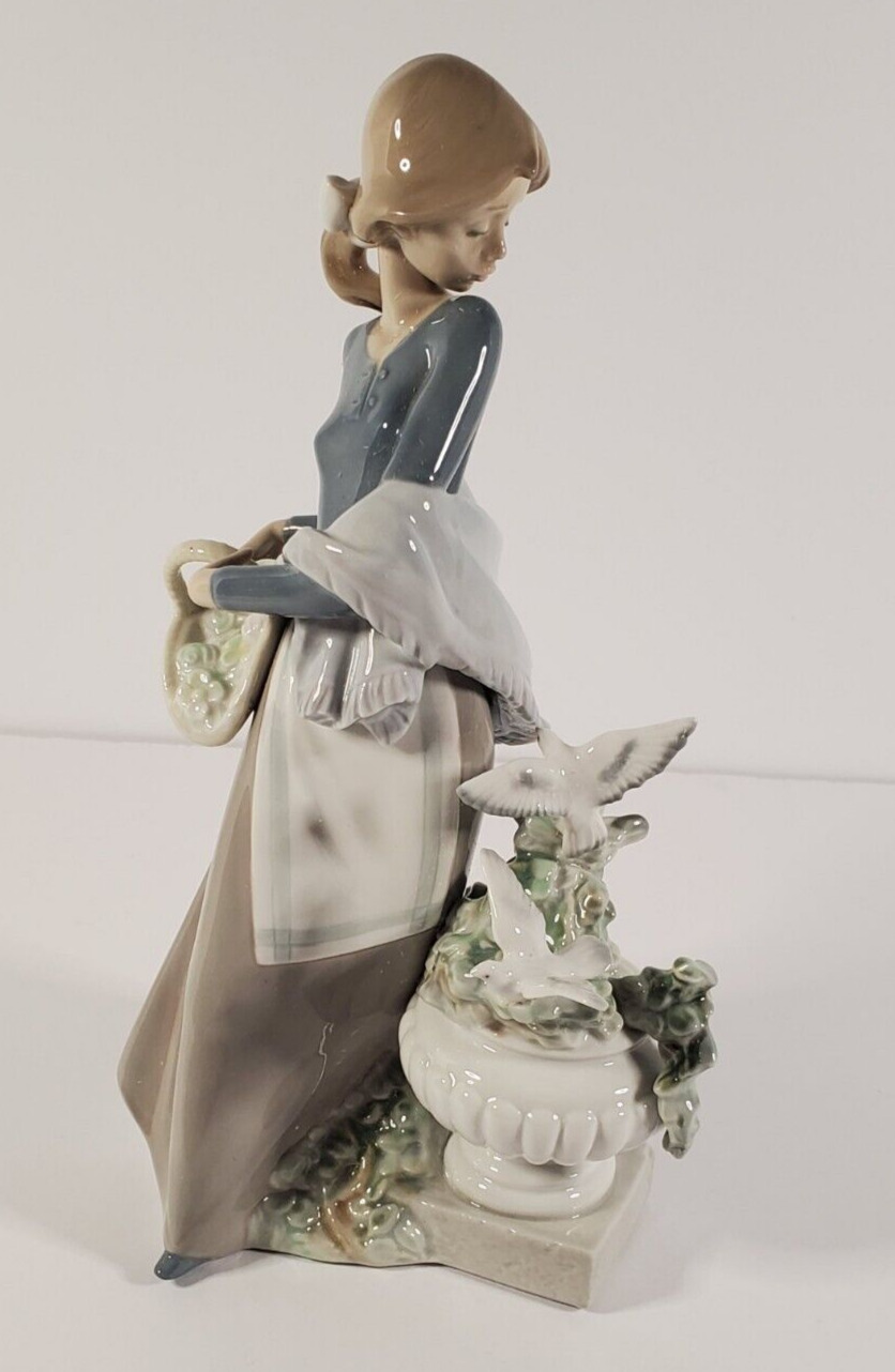 Mint LLADRO Brillo In the Garden w/Dove #5416 Porcelain Figurine in Original Box