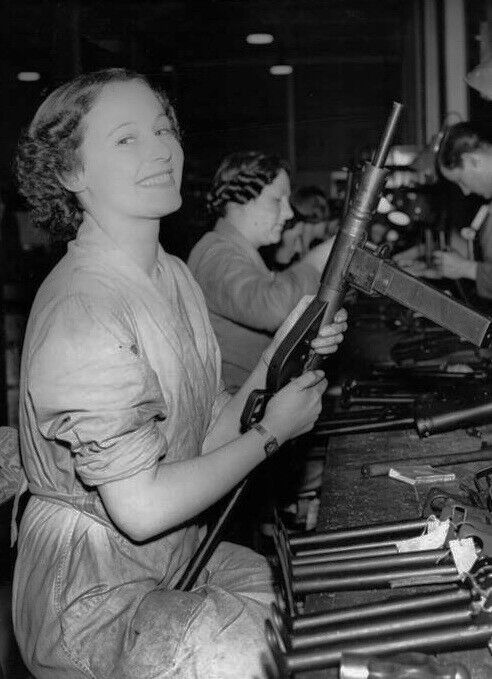 WWII B&W Photo British Female War Worker Sten Gun World War Two WW2 / 1269