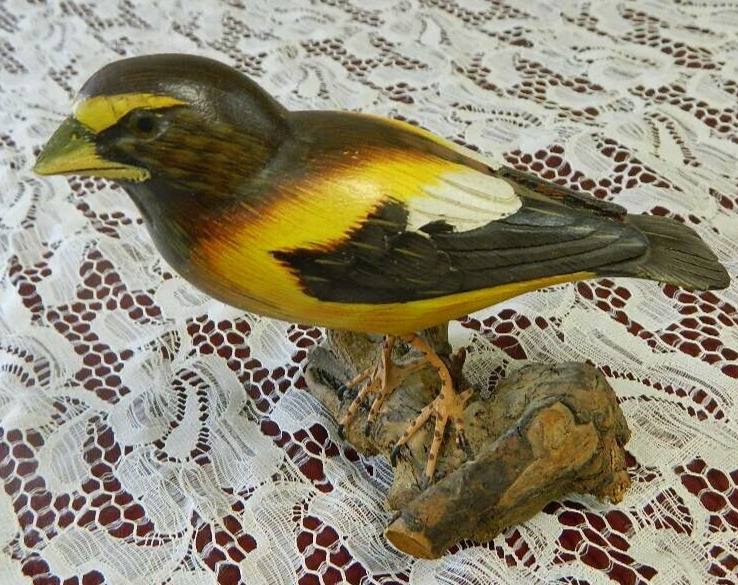 Vintage Hand Carved Painted WOOD Detail CHICKADEE Bird Wood Base