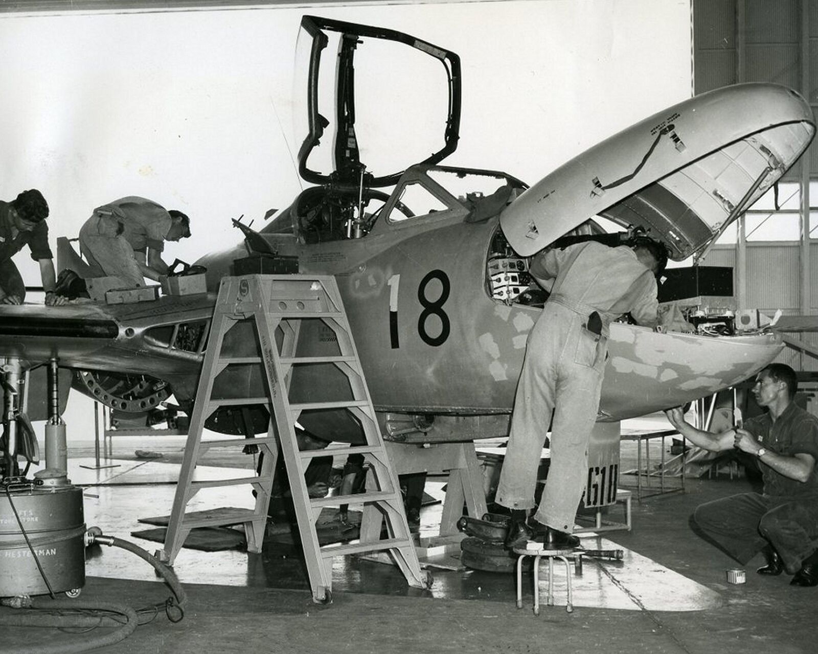 1964 RAF MECHANICS Perform Maintenance on VAMPIRE JET FIGHTER  (222-N)
