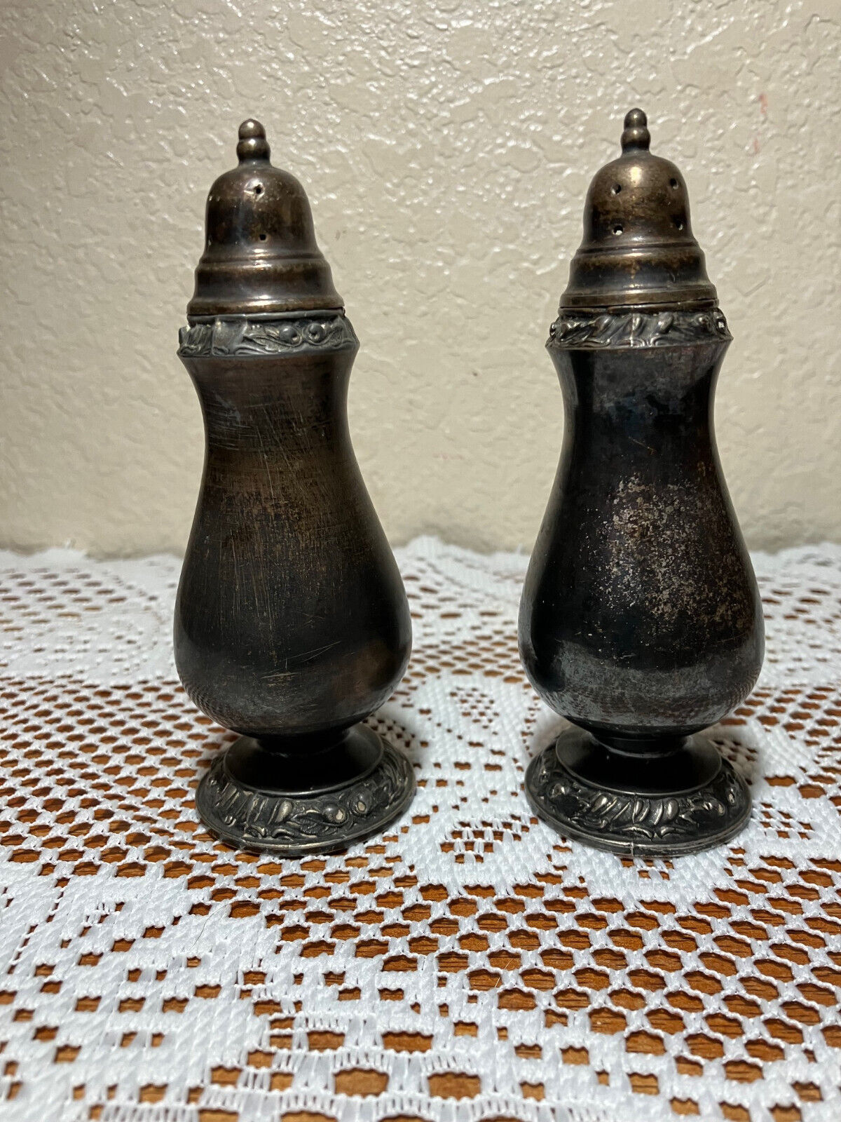 Vintage Oneida Henley Collection Salt and Pepper Shakers Silver Plated