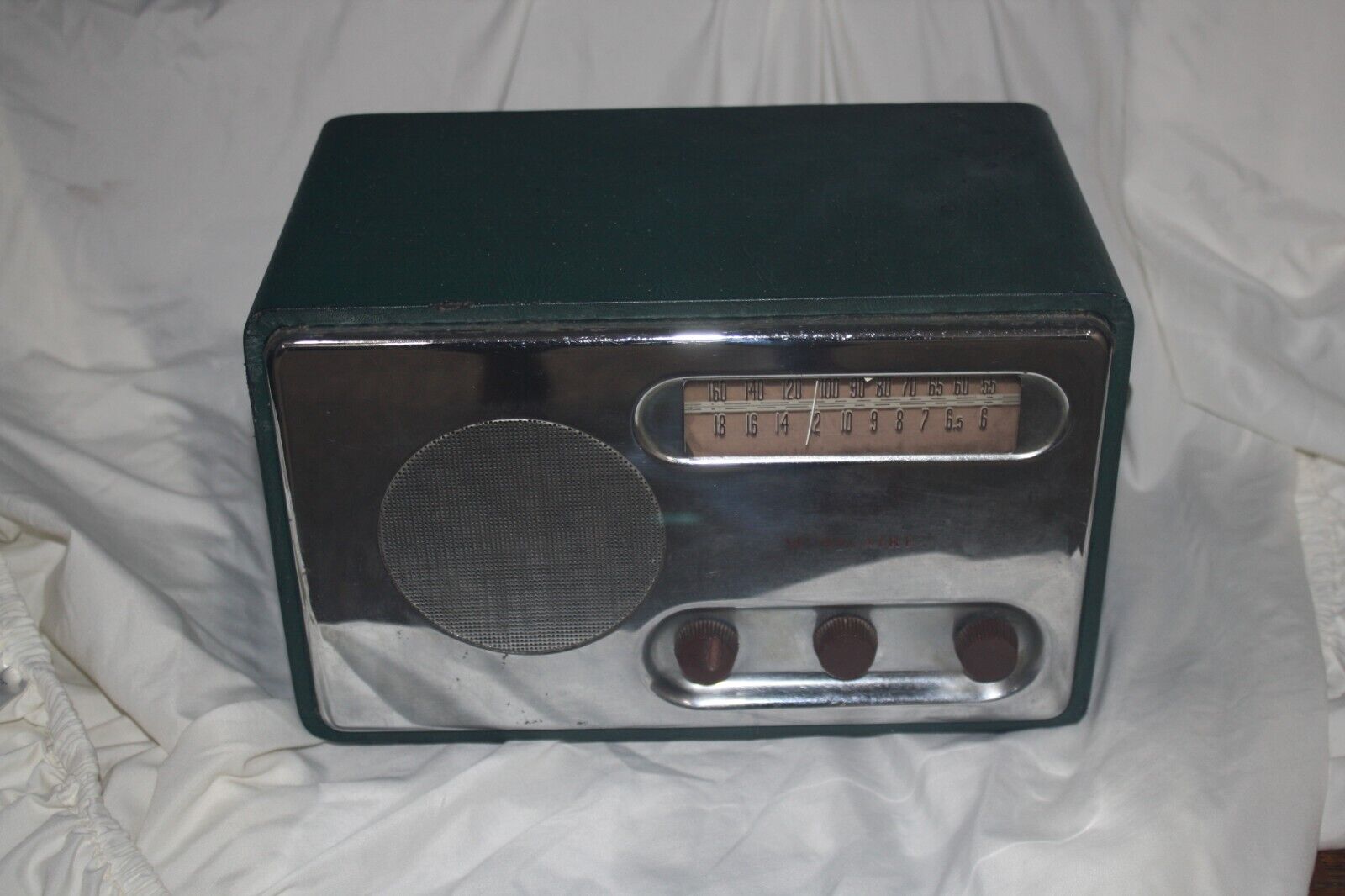 Vintage Musicaire 568 Chrome Front Radio - Works