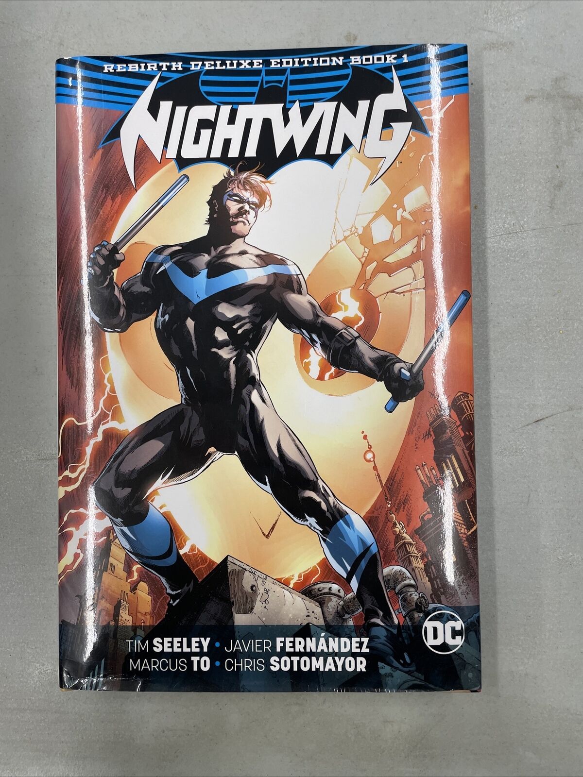 Nightwing: Rebirth Deluxe Edition #1 (DC Comics, December 2017)