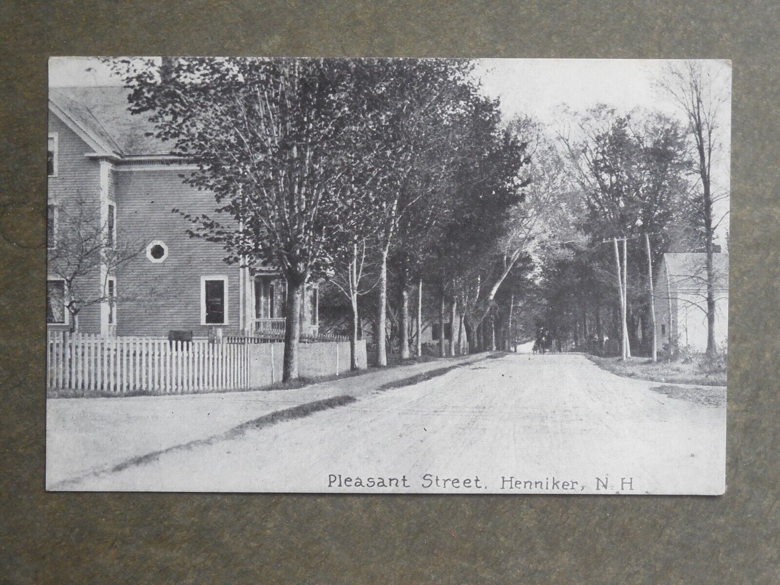 Postcard  I38346  Henniker, NH   Pleasant Street  c-1907-1915