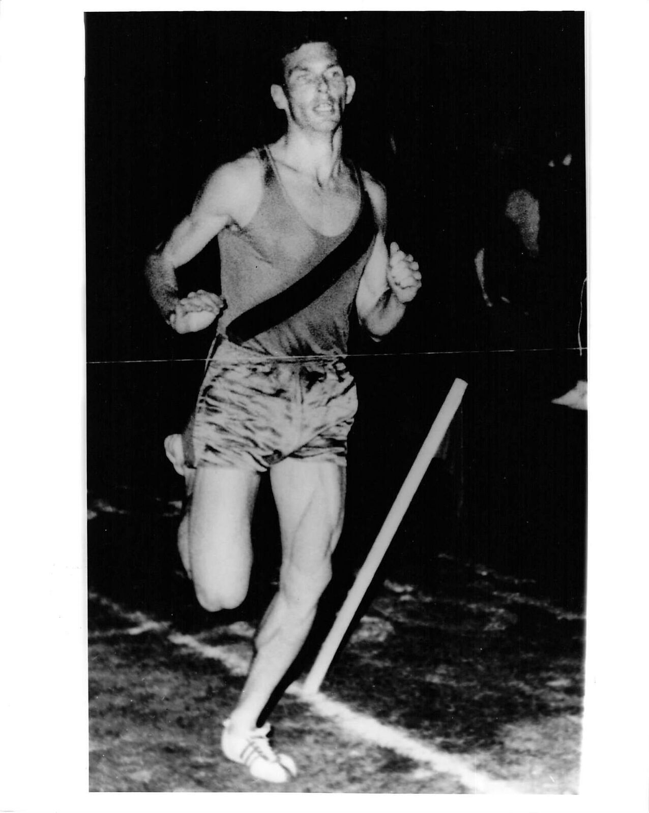 1962 Press Photo New Zealand Runner Breaks Tape, New Record PETER SNELL race kg