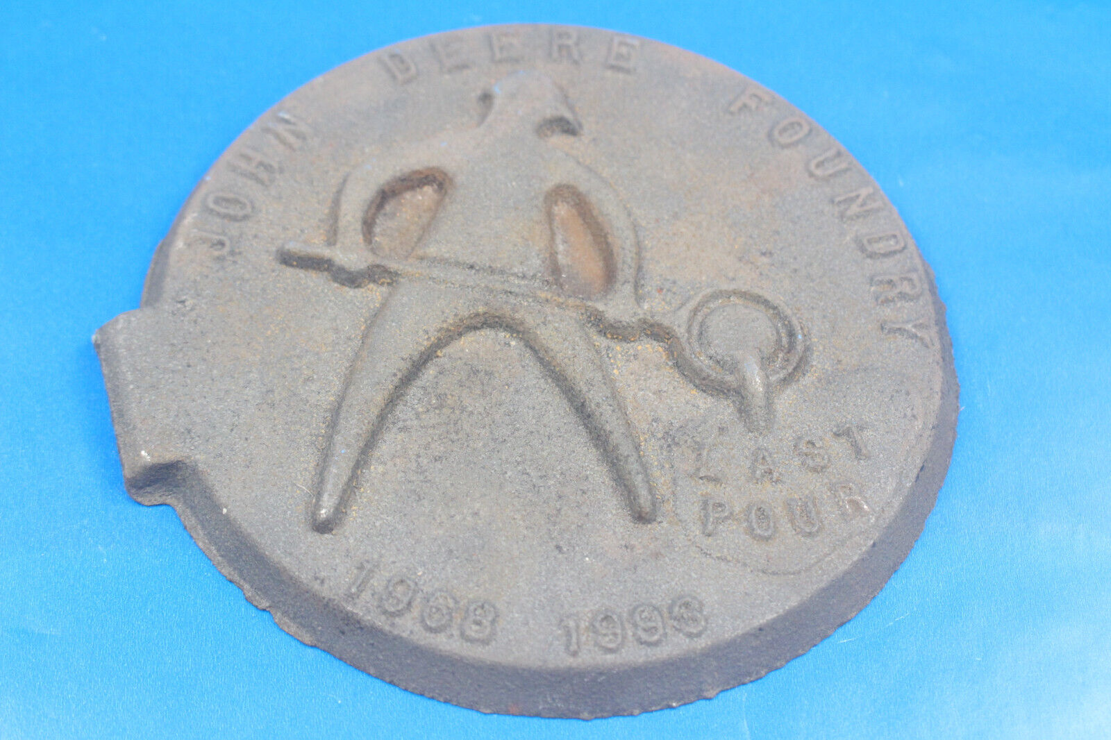 JOHN DEERE FOUNDRY MEDALLION plaque cast iron vintage RARE last pour antique