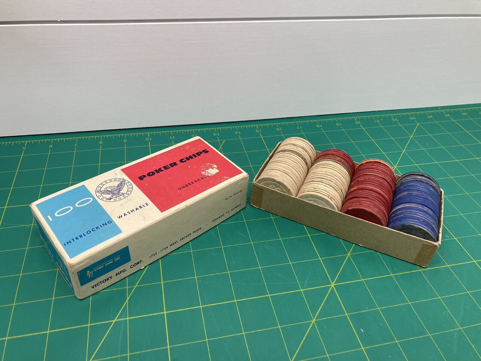 Vintage Poker Chips Paper Pressed Cardboard Set of 100 Red White Blue