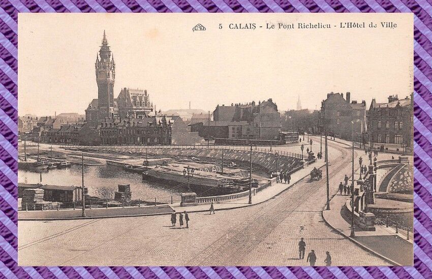  CPA - 62 - CALAIS - The Richelieu Bridge and the City Hall