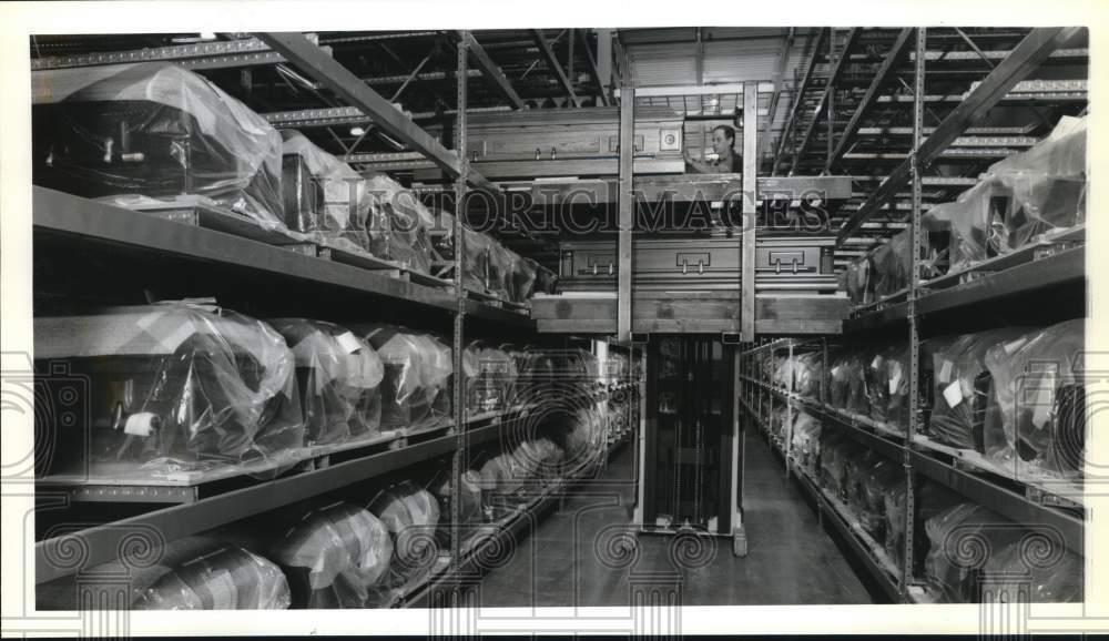 1989 Press Photo Bill Sessler stores Casket at Marsellus Casket Company Building
