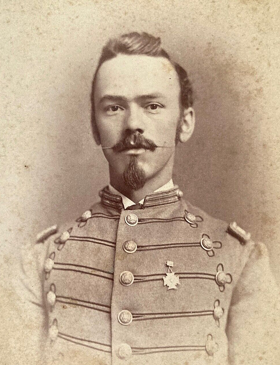 RARE CIVIL WAR UNION ARMY OFFICER WEARS HIS CADET COAT 1865 CABINET CARD PHOTO