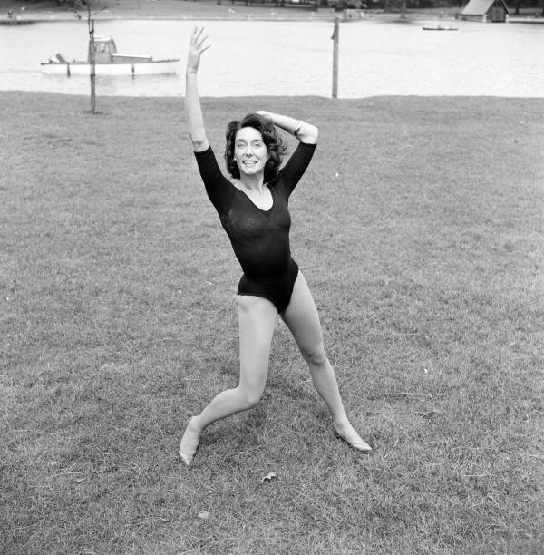 Ballet Dancer Gillian Lynne at the Lido, Hyde Park 1960 OLD PHOTO 5