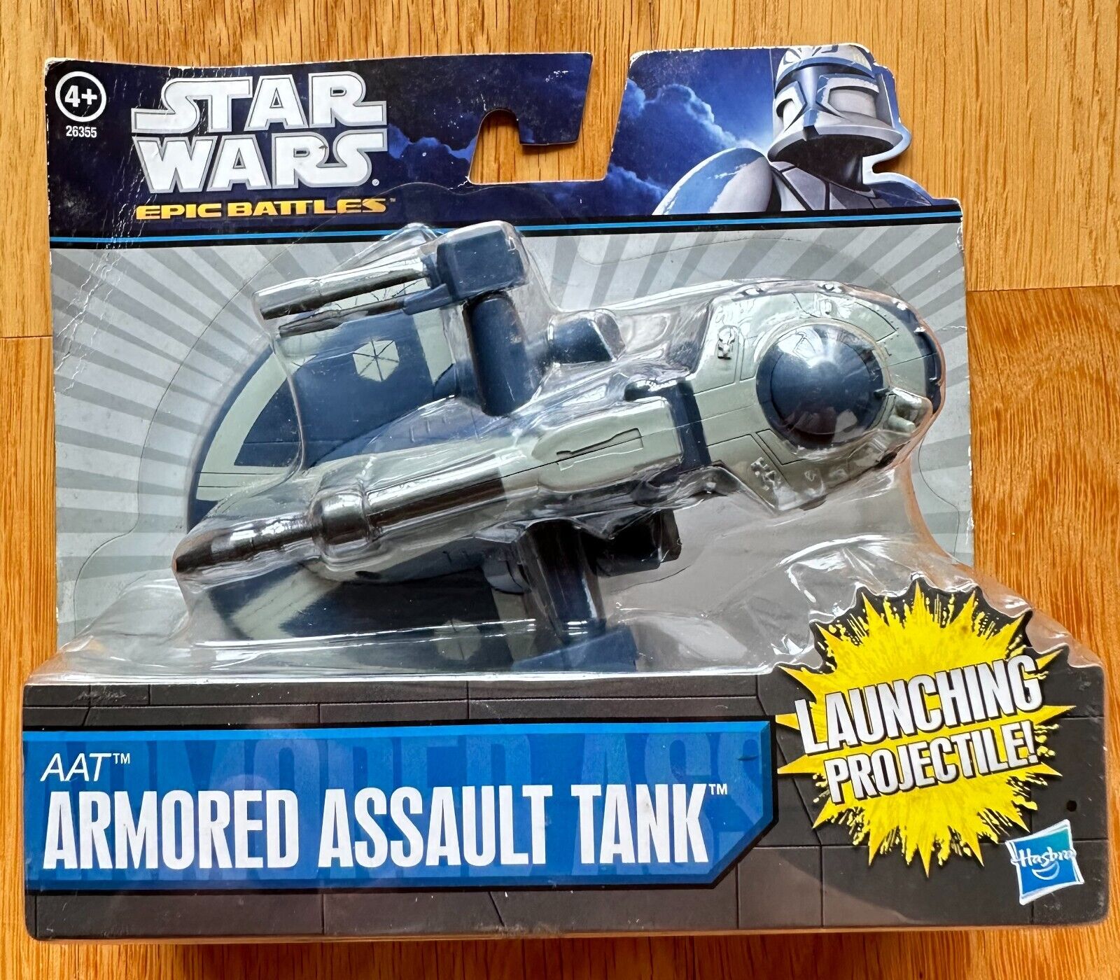 Star Wars Hasbro 2002 Trade Federation AAT (Armored Assault Tank) vehicle in box