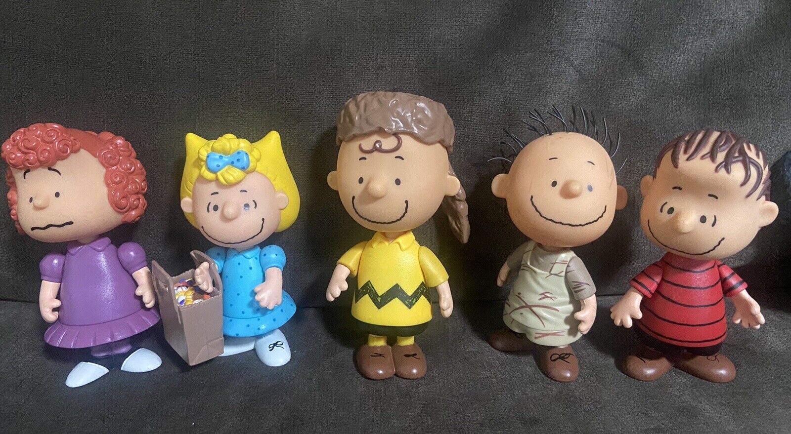 2002 Charlie Brown Peanuts Toy Figures