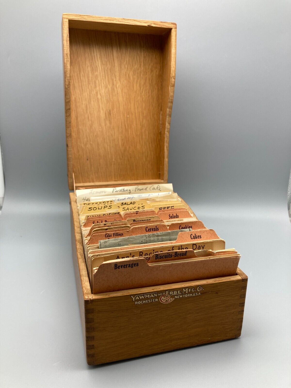 Vintage ~YAWMAN & ERBE OAK BOX  With Over  ~ 300 + HAND-WRITTEN RECIPES CARDS 