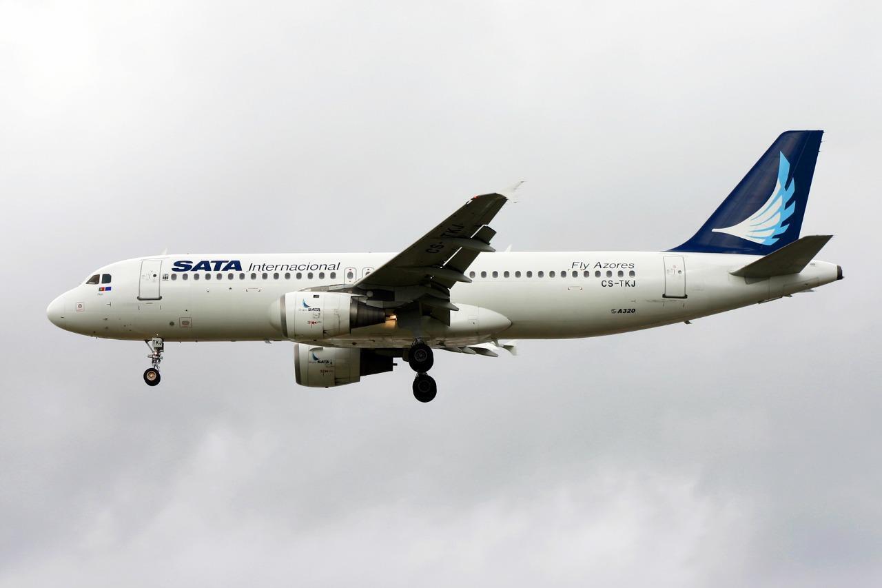 SATA Airbus A320 CS-TKJ colour photograph