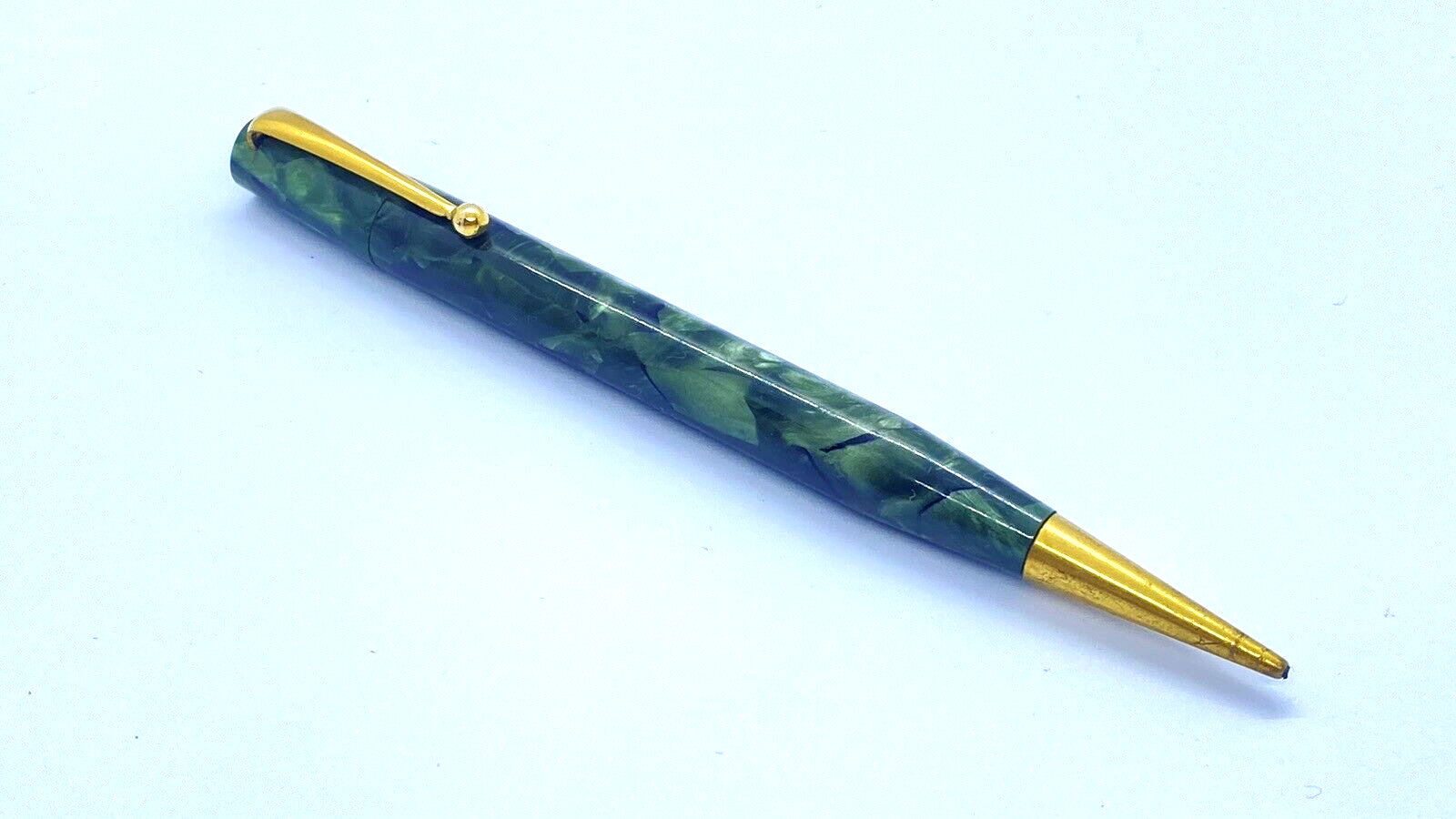 VINTAGE MABIE TODD FYNE POYNT PENCIL IN GREEN MARBLE WORKS FINE MADE IN ENGLAND