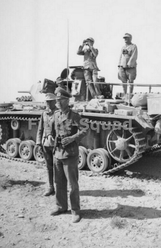 WW2 Picture Photo Africa 1942 German General Bismarck Panzer III Tank 1346