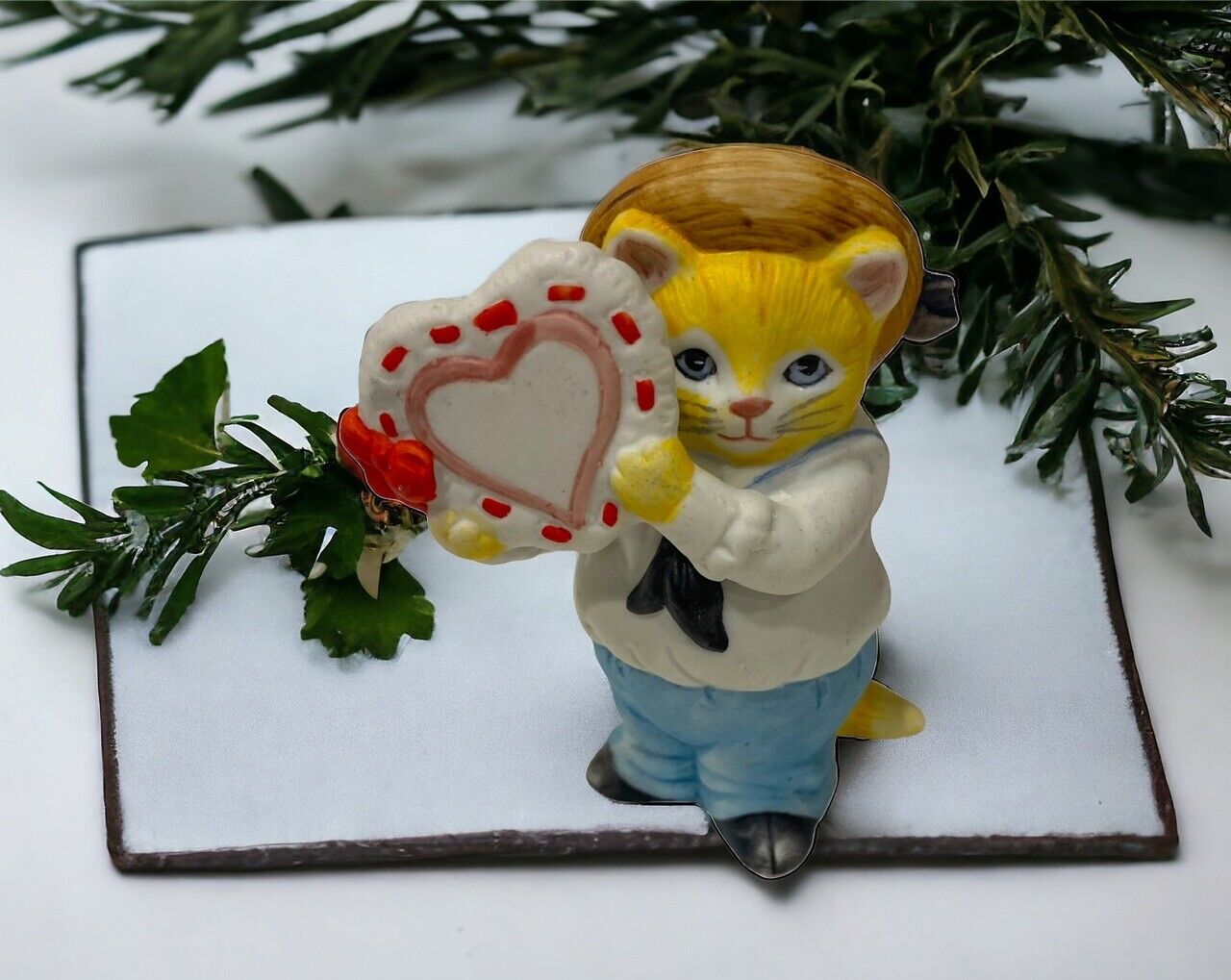 Vtg Schmid Kitty Cucumber Kitten/Cat Holding a Valentine Heart 3.5” Signed New