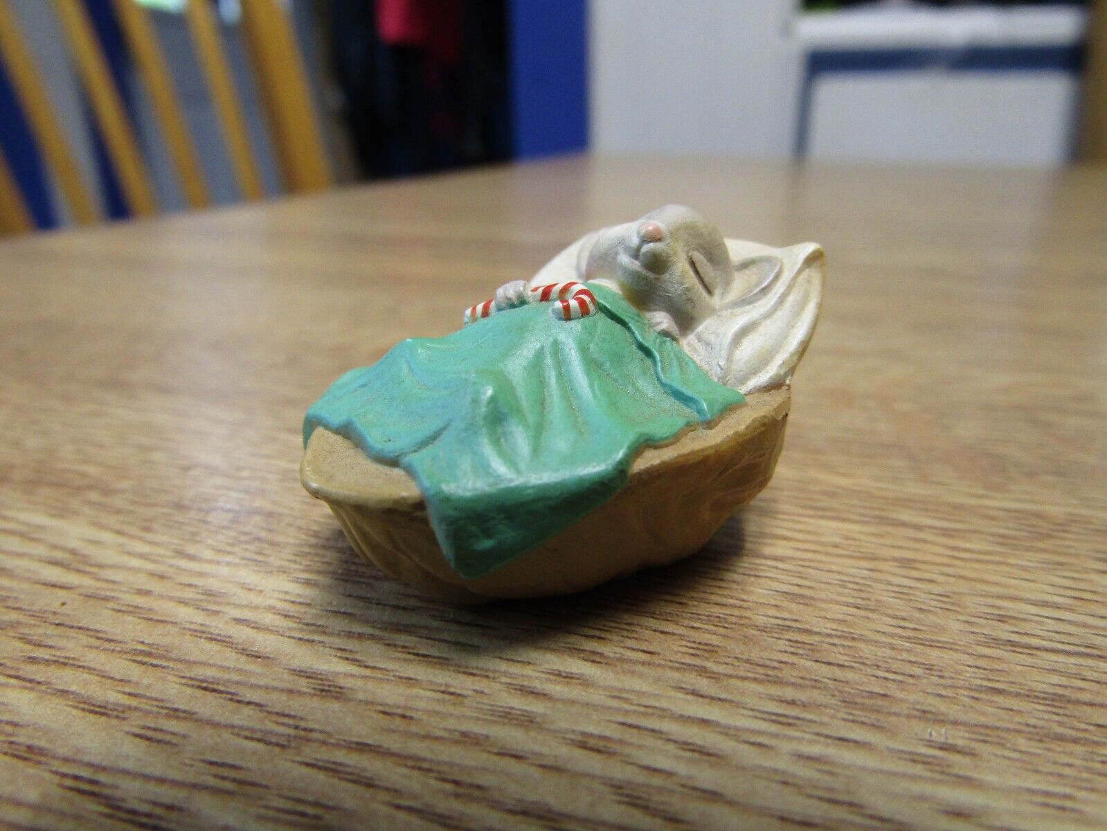 Hallmark Merry Miniature 1986 Mouse Sleeping in Walnut Shell Candy