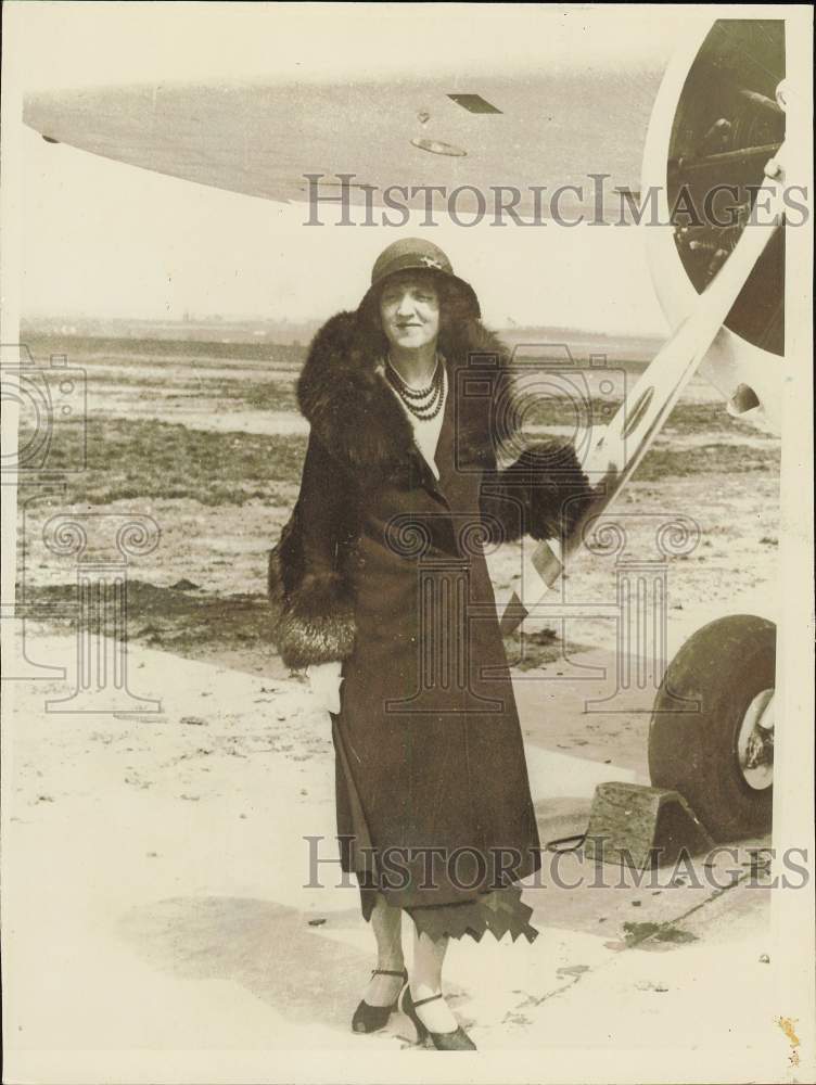 1932 Press Photo Marjorie Durant at Le Bourget Field in Paris, France