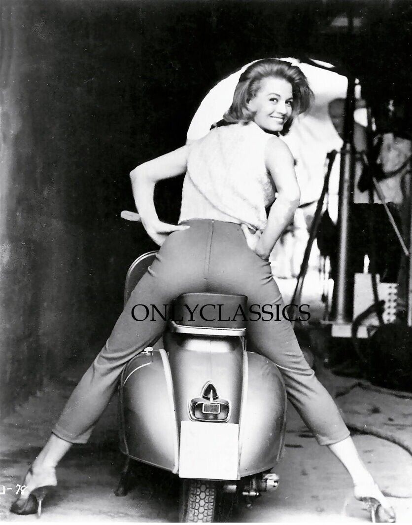 1961 SEXY ANGIE DICKINSON VESPA SCOOTER 11X14 PHOTO MOTORCYCLE CHEESECAKE PINUP
