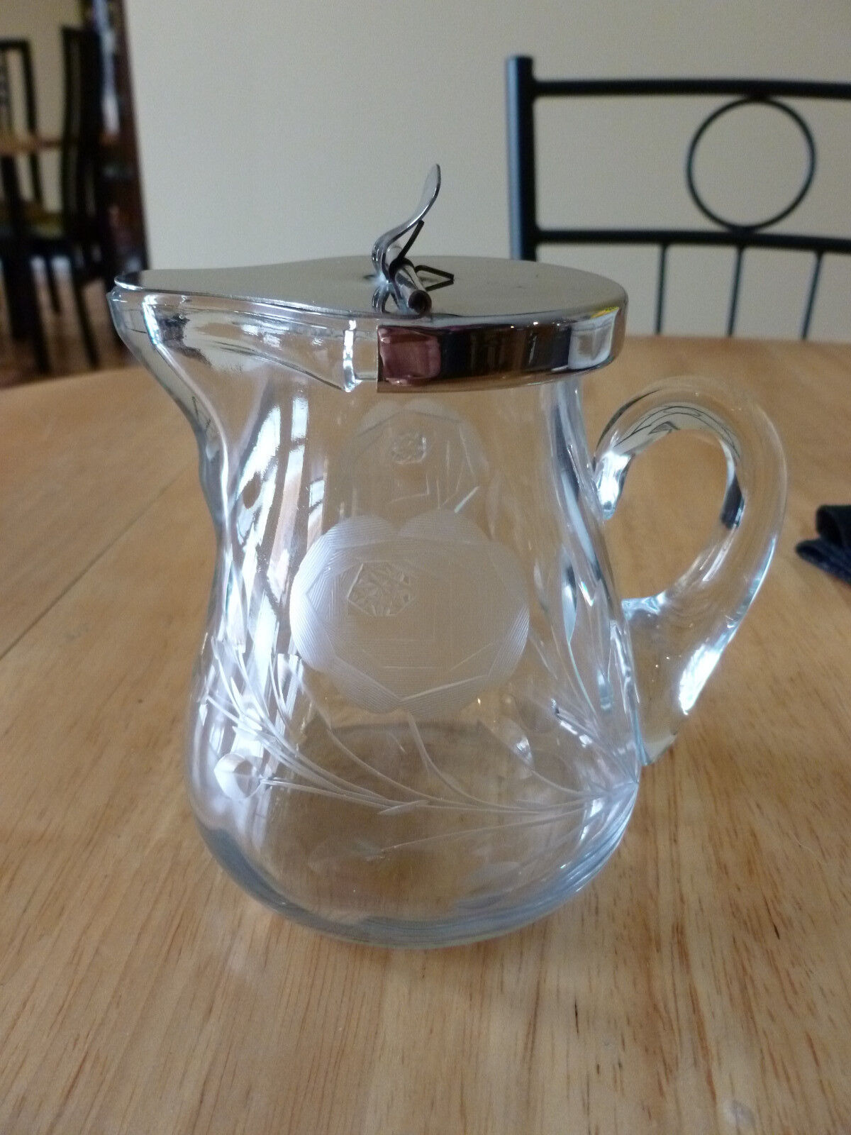VINTAGE  ETCHED GLASS SYRUP PITCHER. GREAT CONDITION QUALITY ETCHING