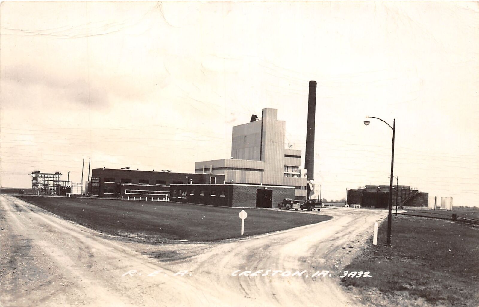 J55/ Creston Iowa RPPC Postcard c1940s R.E.A. Factory Building 260