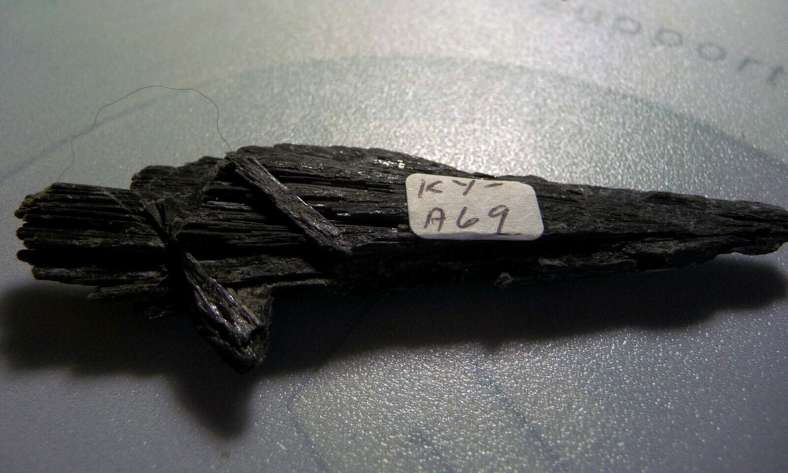Kyanite Black rough-crystal-specimen,70.87ct,.50oz, KY-A69,79x26x8mm, natural