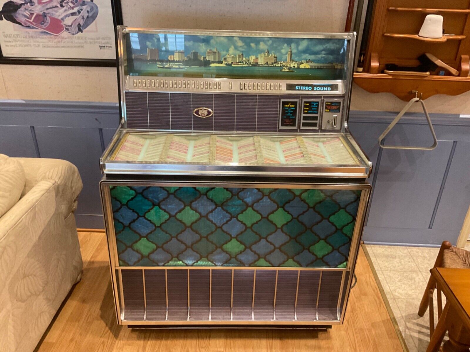 WURLITZER JUKEBOX 3300 Plays Great Local pick up only