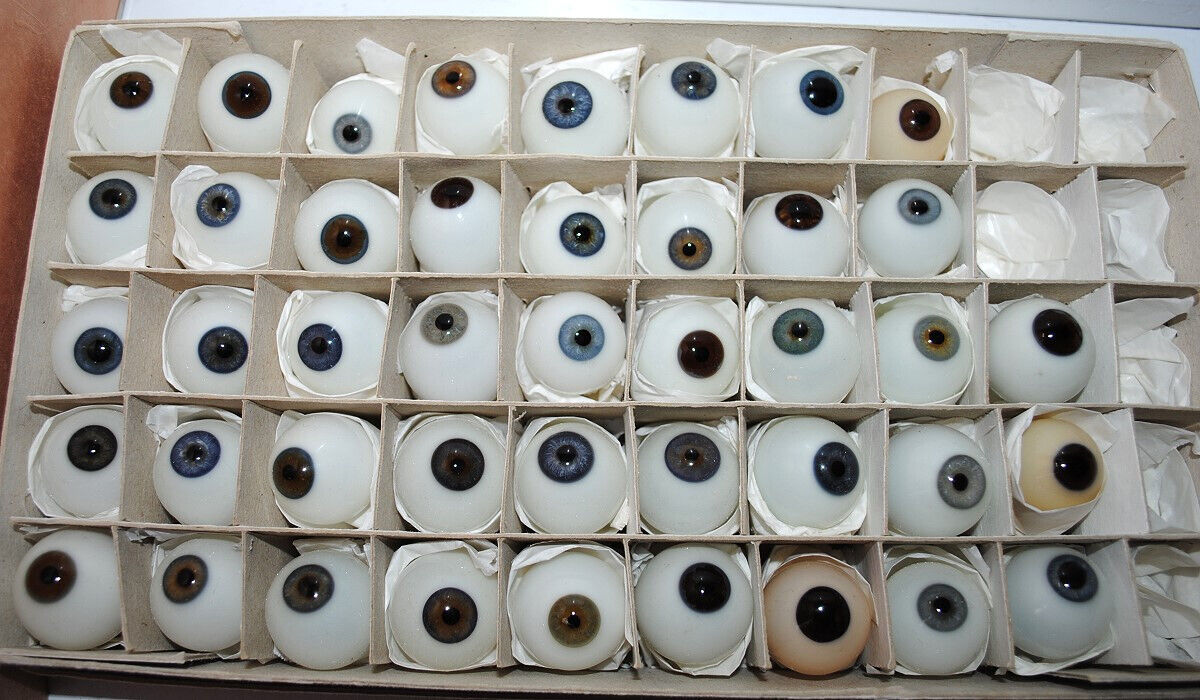 original box 43 vintage antique German human glass eyes prosthesis, 0501