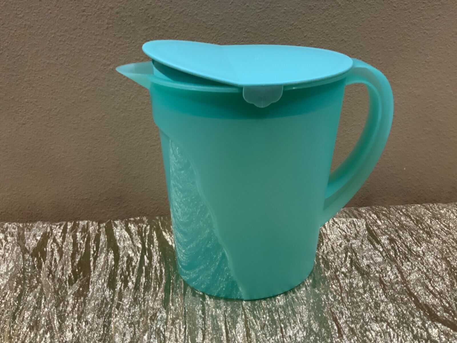 New Tupperware Beautiful Jumbo Expression Pitcher 1 Gallon 3.7L in Mint Color