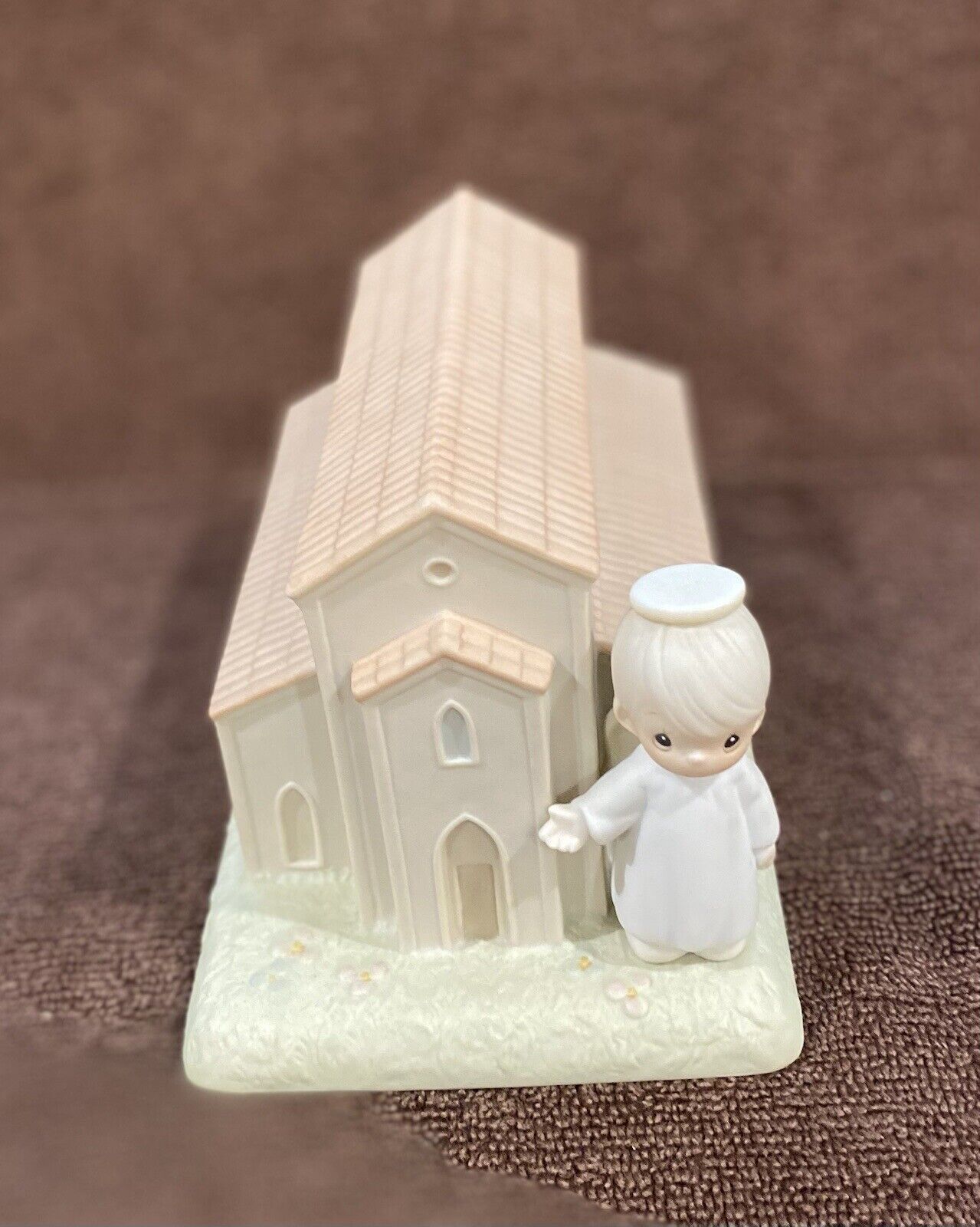 Pre Owned There’s A Christian Welcome Here Special Commemorative Chapel Figurine