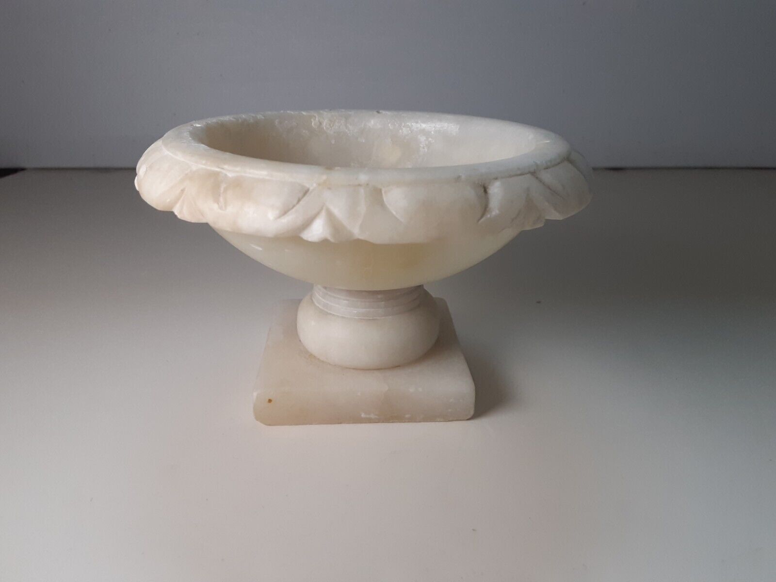 VTG Italian Hand Carved Alabaster Marble Pedestal Bird Bath No Doves 