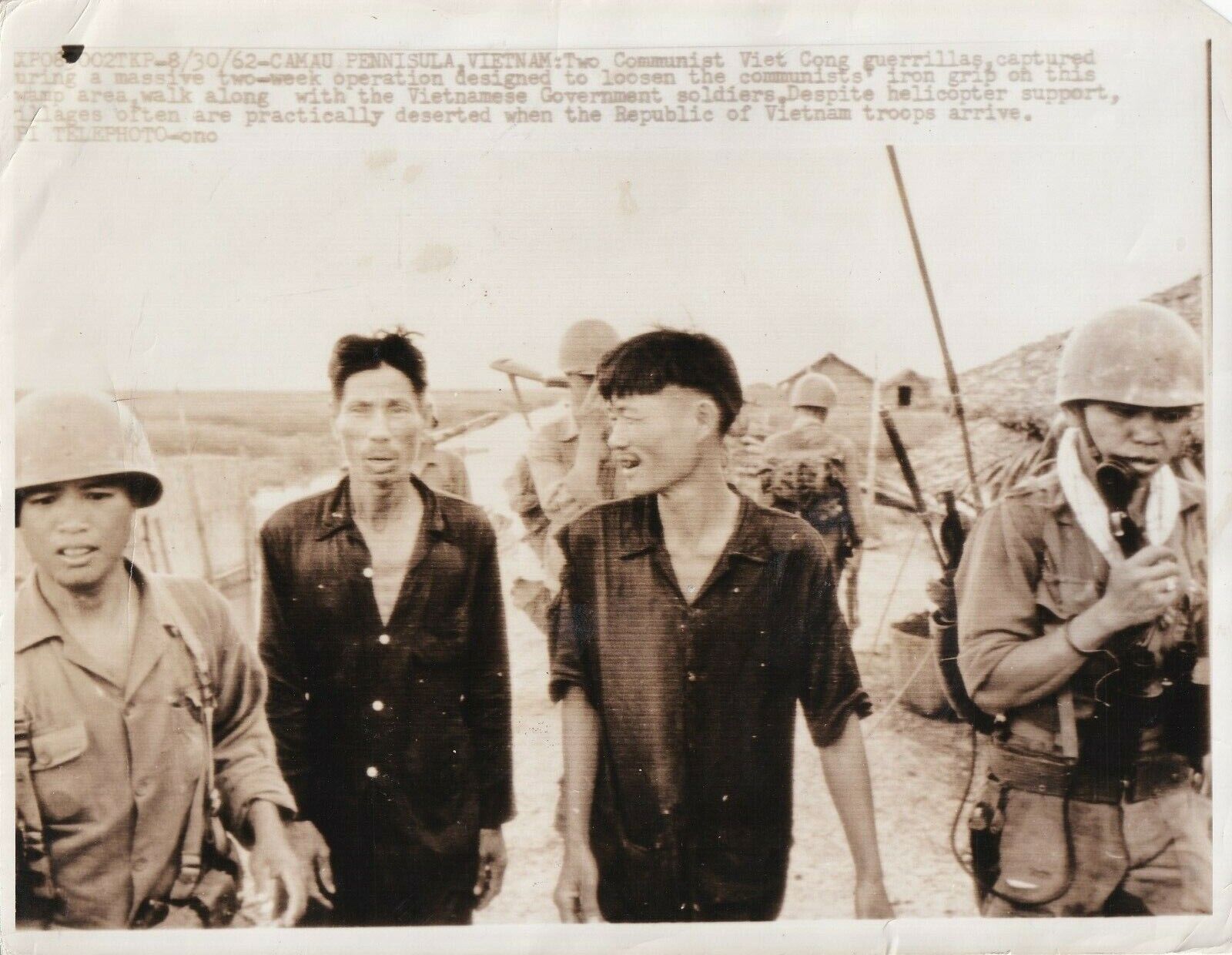 VIETNAM WAR COMMUNIST VIET CONG CAPTURED OPERATION 1962 PRESS ORIG PHOTO 280