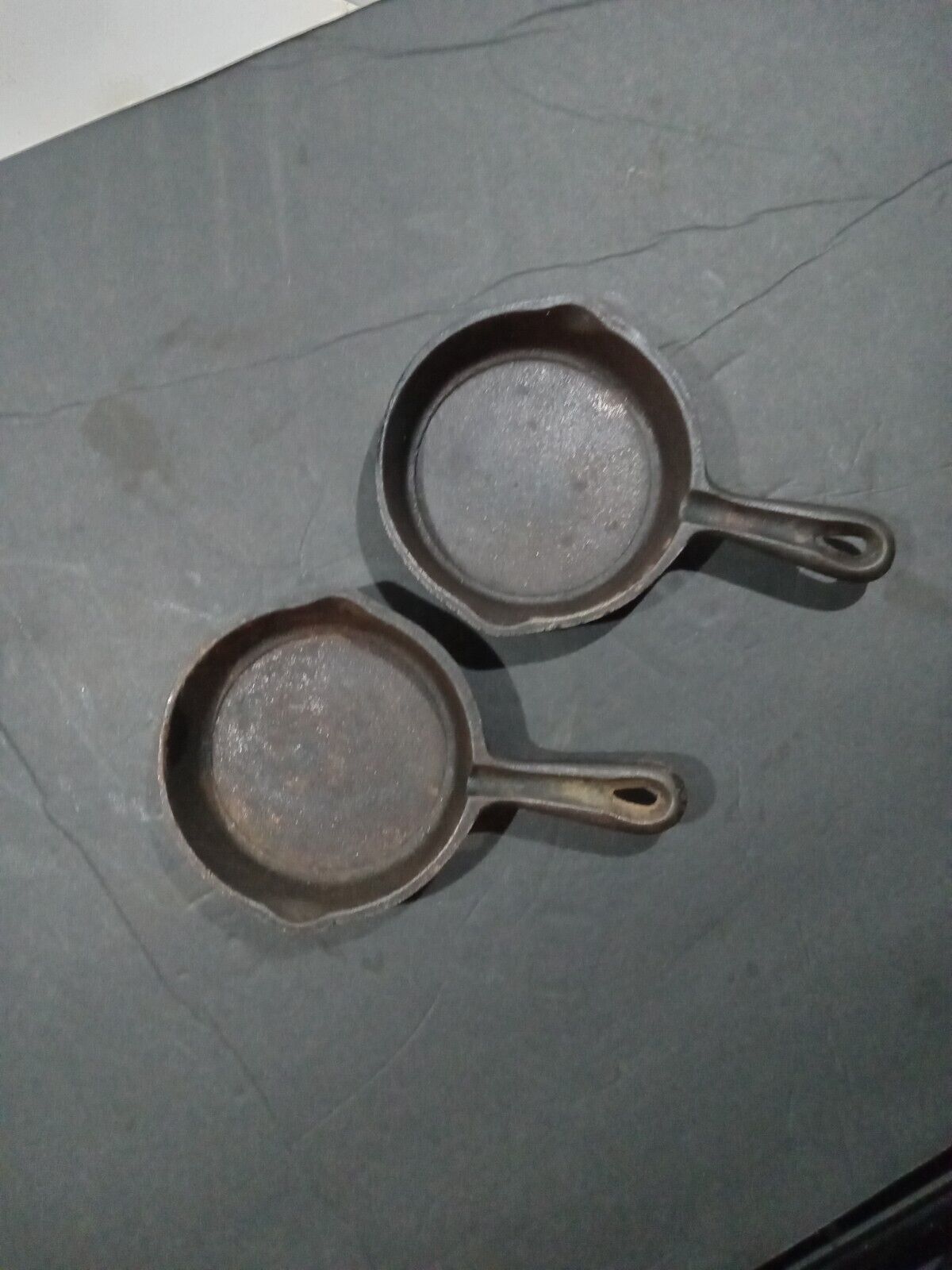 Vintage Unmarked Small Cast Iron Skillets / Ashtrays ( 2 )