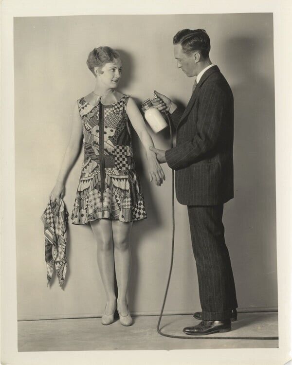 1920's Leggy Flapper Model Glamour Fashion Shoot Bobbed Hair Original 8x10 Photo