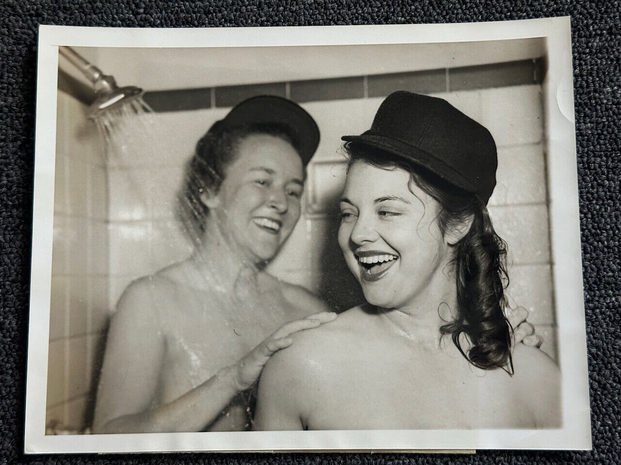 1953 Photo Type 1 Woman Softball Players Take Shower Together Lorelei Gay Int