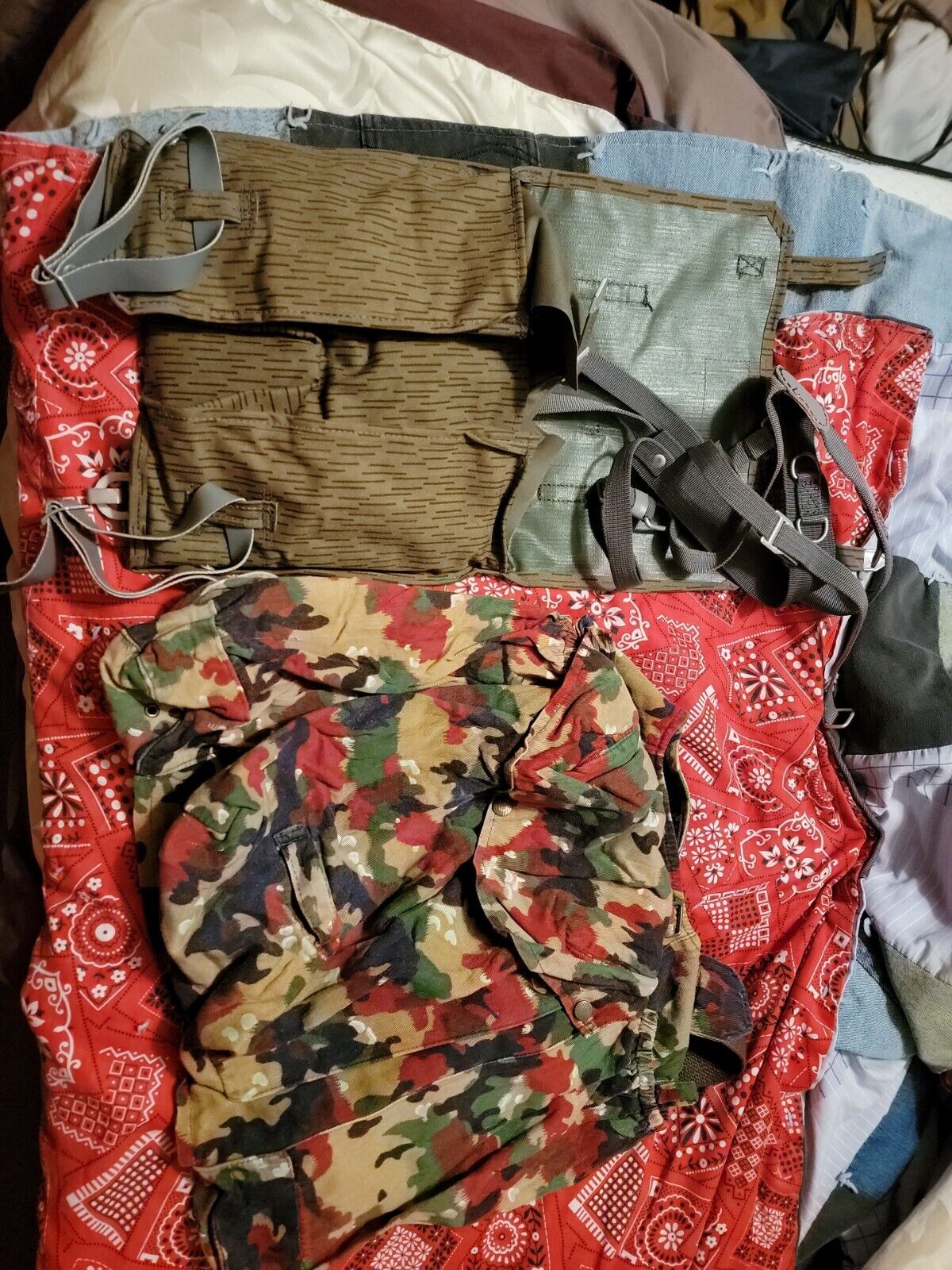 NOS East German NVA DDR Military Rain Camo Strichtarn pack w/ Straps +M70 pack