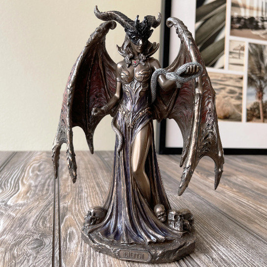 Unique Handmade Lilith Statue for Sacred Altar Décor - Divine Feminine Art