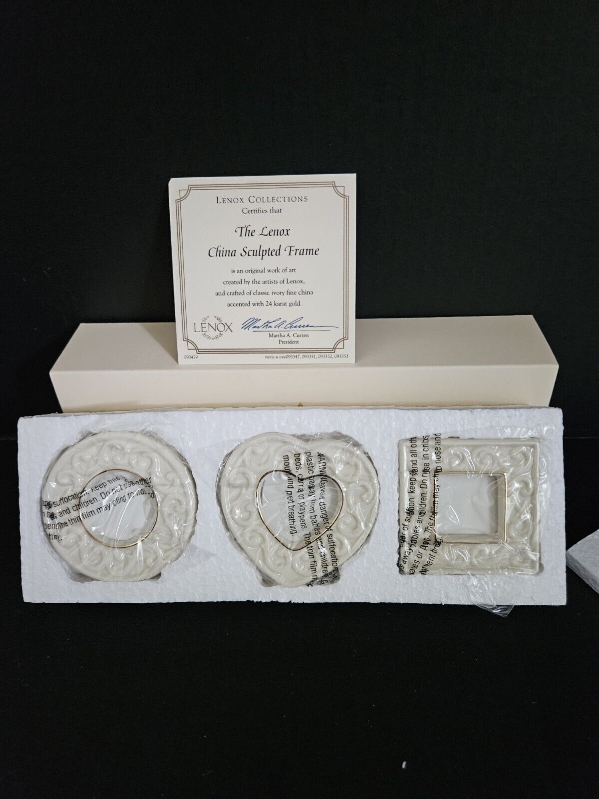 NEW - Lenox Collection China Sculpted Mini Frame Set 