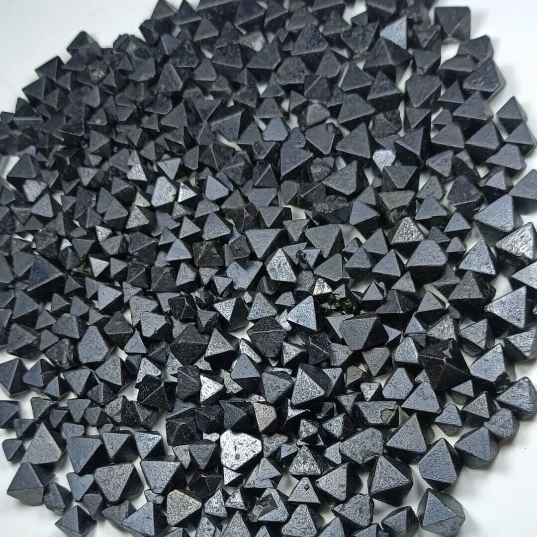 2.2 Kg Octahedron Magnetite Crystals with good luster & terminations#400 Pcs 