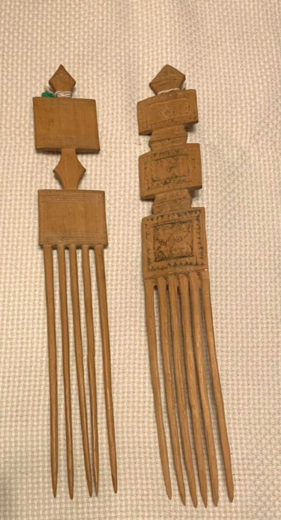 Pair of Antique African Wooden Hand Carved Hair Combs 11\