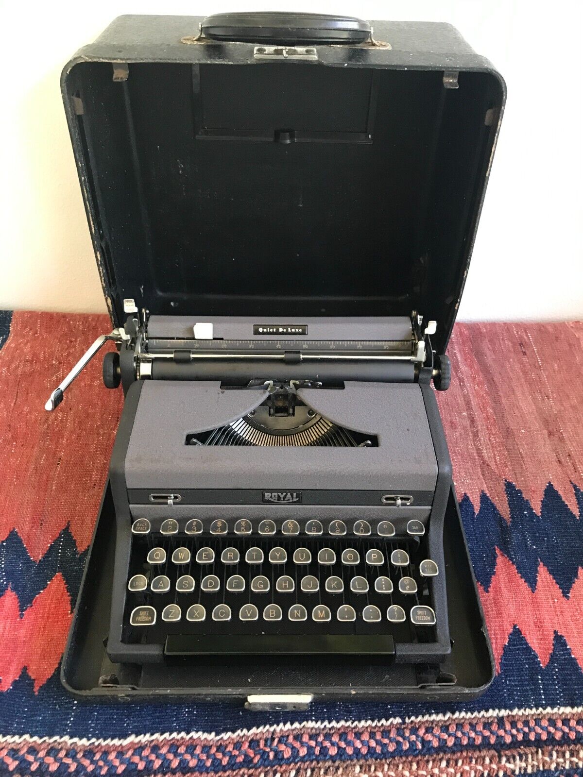 1948 Royal Quiet DeLuxe, two-tone finish, looks and works great