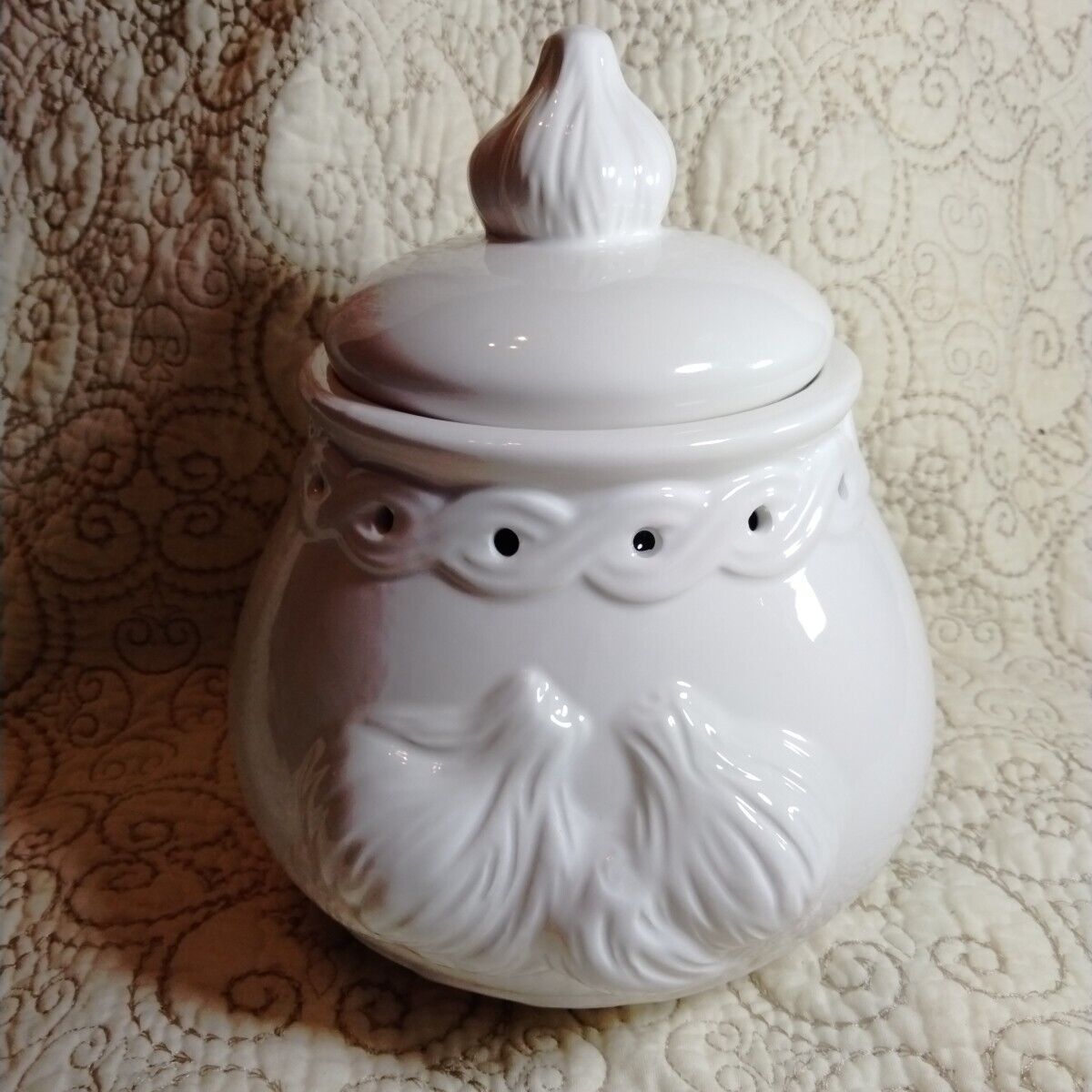 Norpro 254 White Deluxe Stoneware Garlic Keeper Jar With Lid 