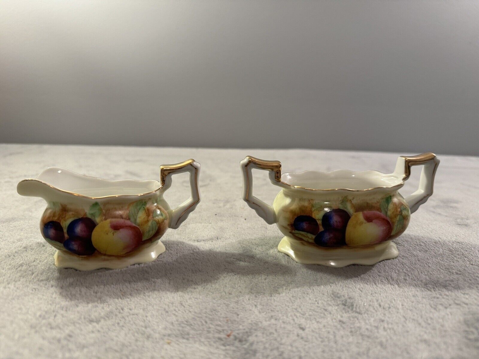 Rare Vintage Made In Occupied Japan Porcelain Gold Trimmed Creamer & Sugar Bowl