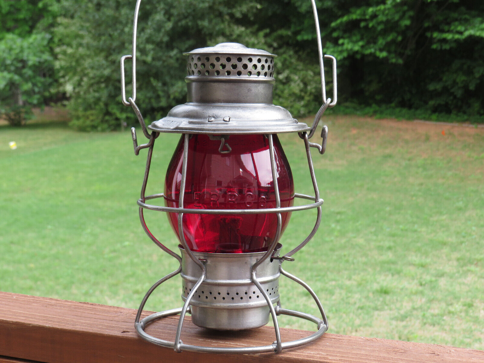 ERIE E.R.R. Co. ADLAKE RELIABLE RAILROAD LANTERN with RED CAST GLOBE VERY NICE